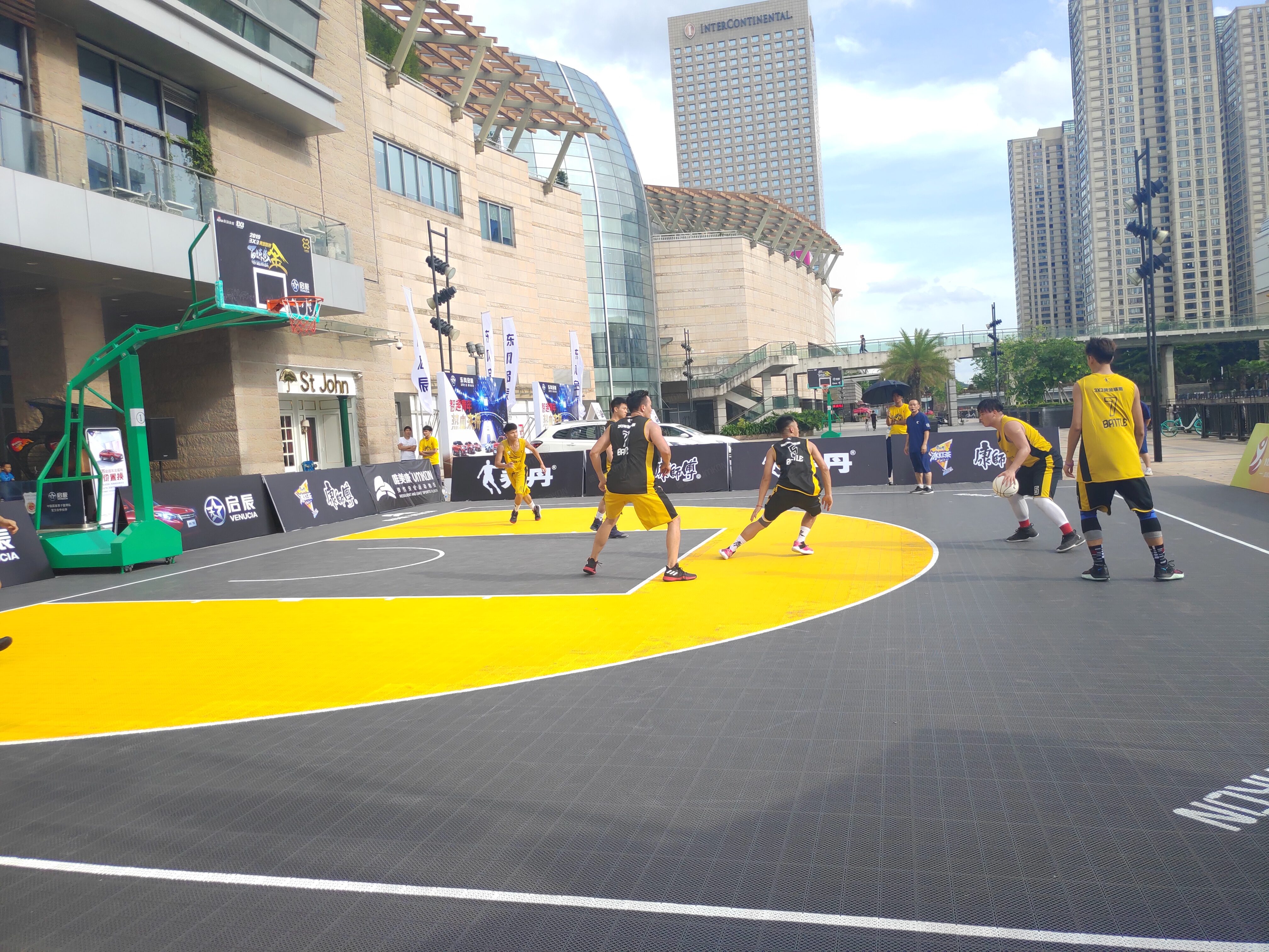 新浪三對(duì)三黃金聯(lián)賽