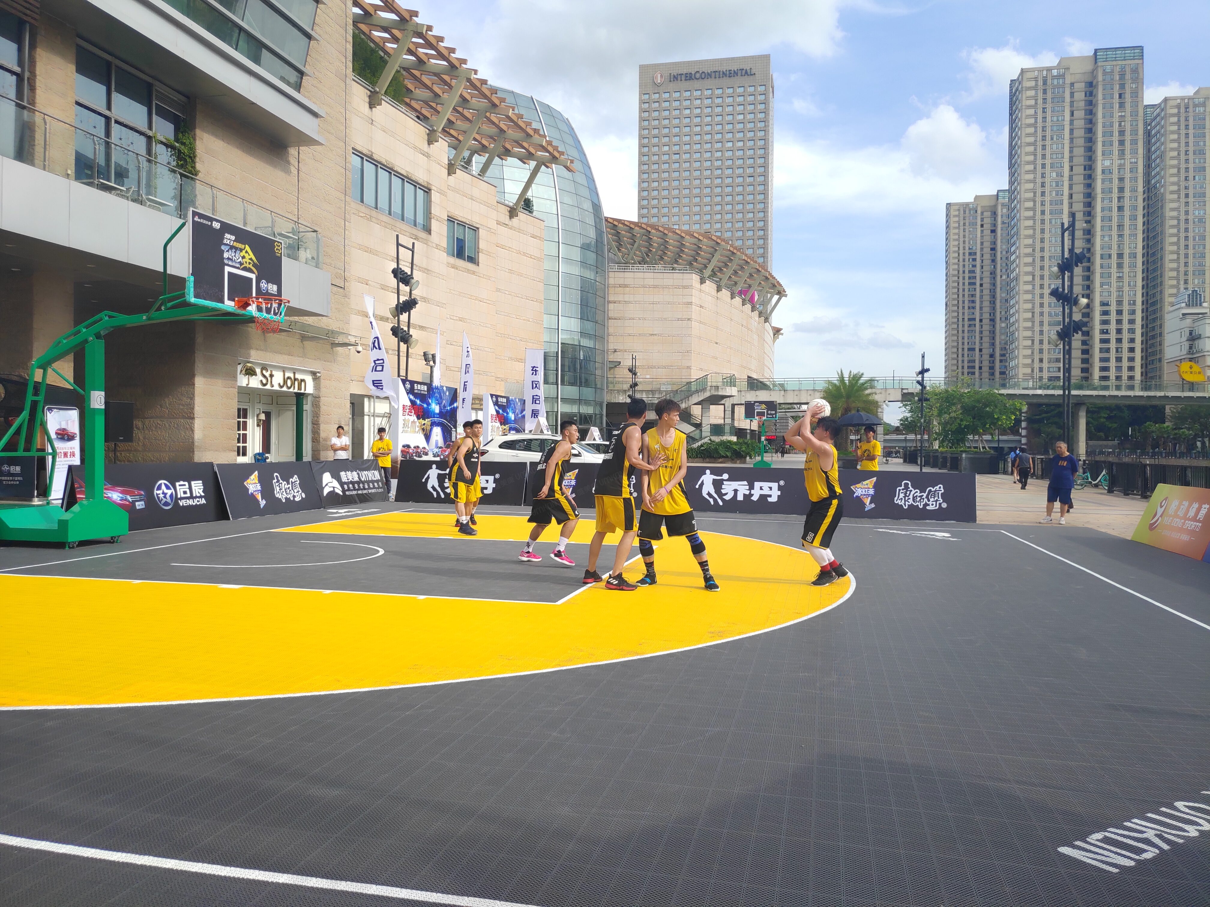 新浪三對(duì)三黃金聯(lián)賽